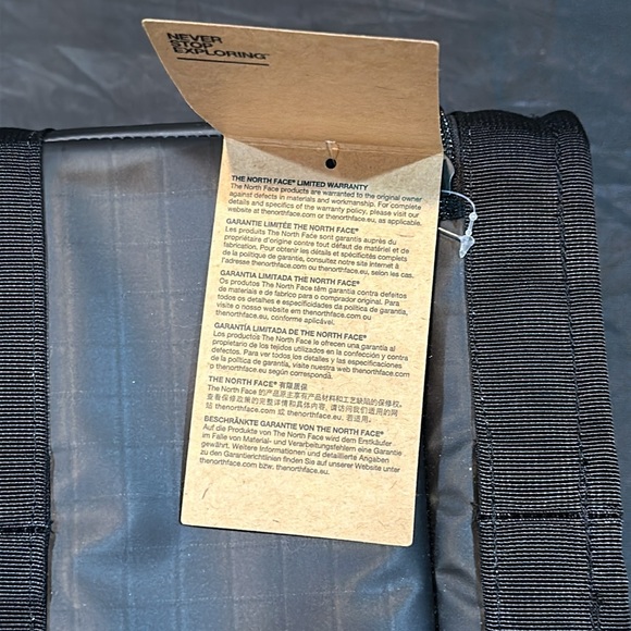 New The North Face Base Camp Voyager Black Lunch Cooler One Size NWT - Picture 7 of 15